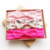 Three bows with bows with a gift box