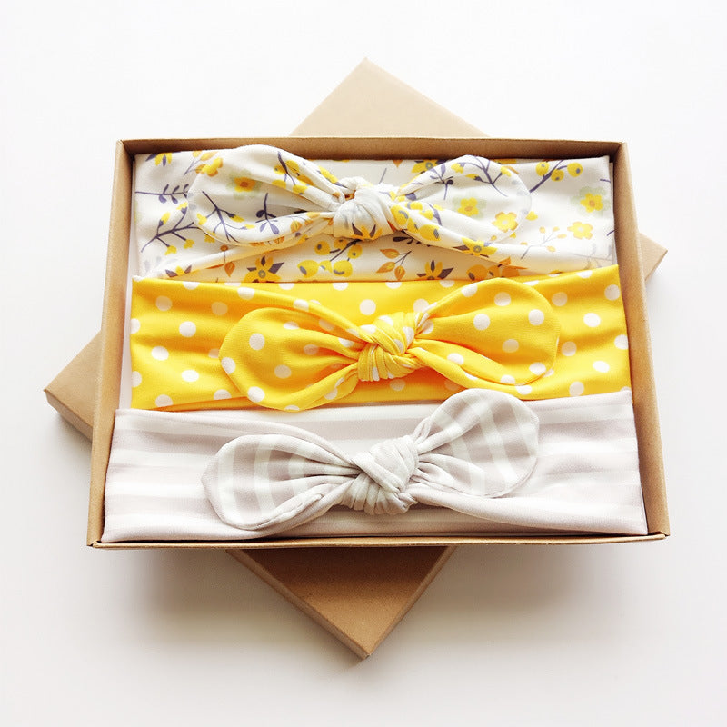 Three bows with bows with a gift box