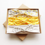 Three bows with bows with a gift box