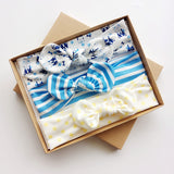 Three bows with bows with a gift box